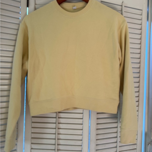 Uniqlo Cream Yellow Crewneck - Picture 2 of 2